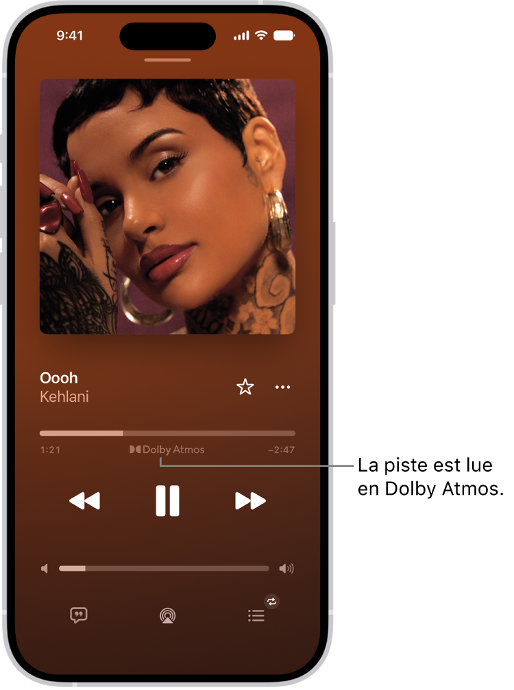 L’écran «&nbsp;À l’écoute&nbsp;» avec l’icône Dolby&nbsp;Atmos pour la piste en cours de lecture.