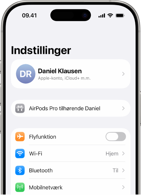 I appen Indstillinger på iPhone vises en brugers tilsluttede AirPods øverst på skærmen.