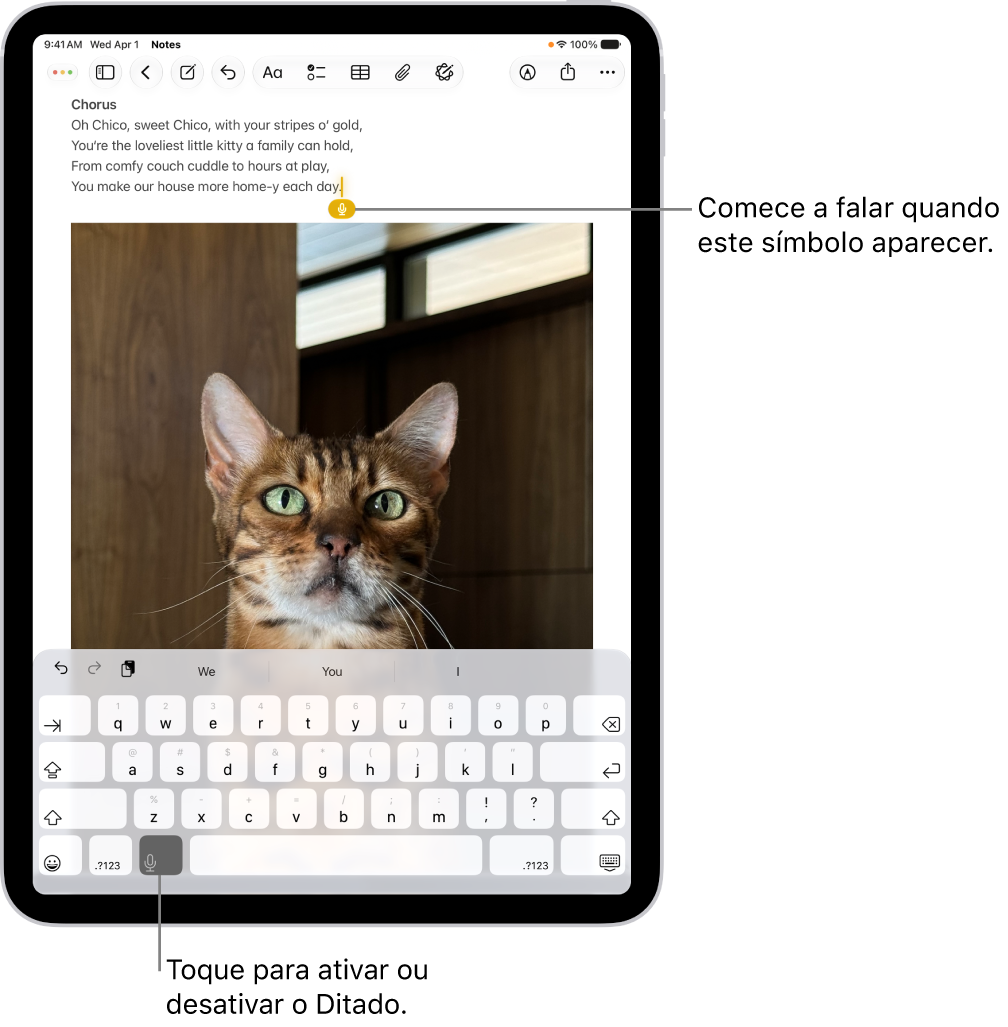 Um teclado na tela está aberto no app Notas. O botão Ditado na parte inferior do teclado está selecionado e o botão Ditado aparece abaixo do ponto de inserção no campo de texto.