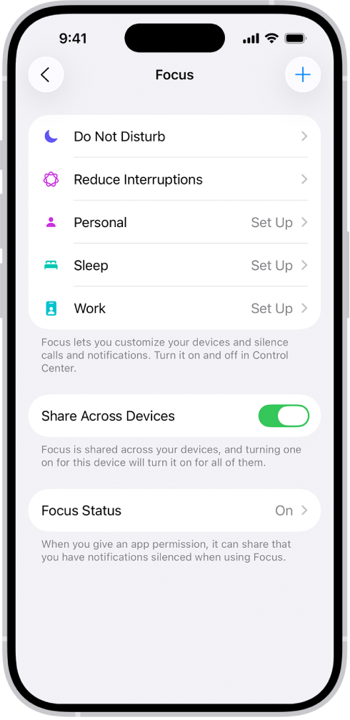 Pantalla mostrando cuatro opciones de enfoque proporcionadas: No molestar, Personal, Sueño y Trabajo. El botón Compartir entre dispositivos te permite usar la misma configuración de enfoque en todos tus dispositivos Apple en donde hayas iniciado sesión con la misma cuenta de Apple.