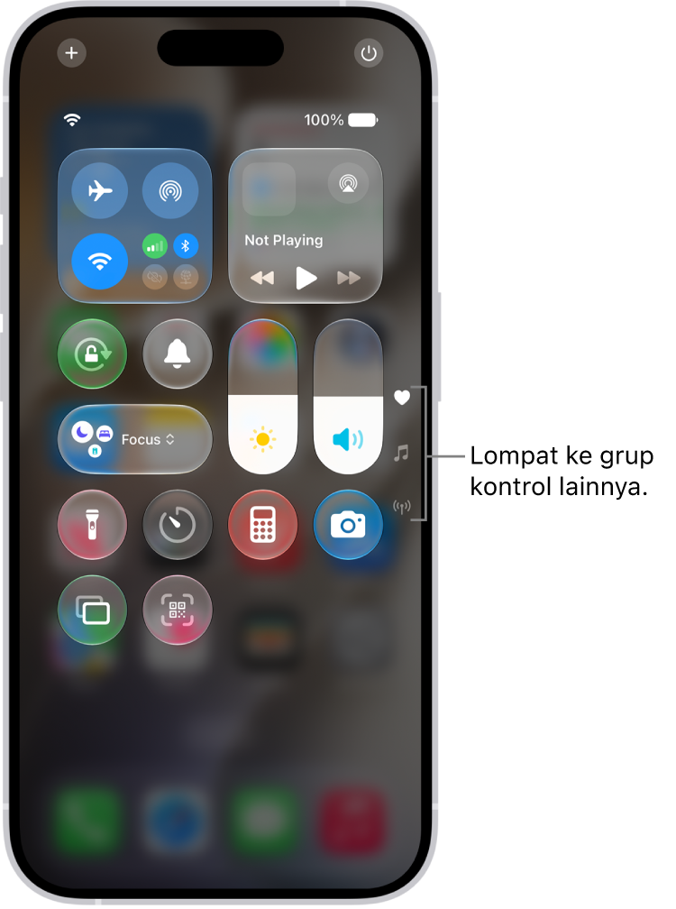 Pusat Kontrol dibuka di layar iPhone, dengan ikon di sebelah kanan untuk melihat grup kontrol lainnya.