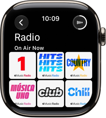 “广播”屏幕显示三个 Apple Music 电台。 右上方为“播放中”按钮。 “返回”按钮位于左上方。