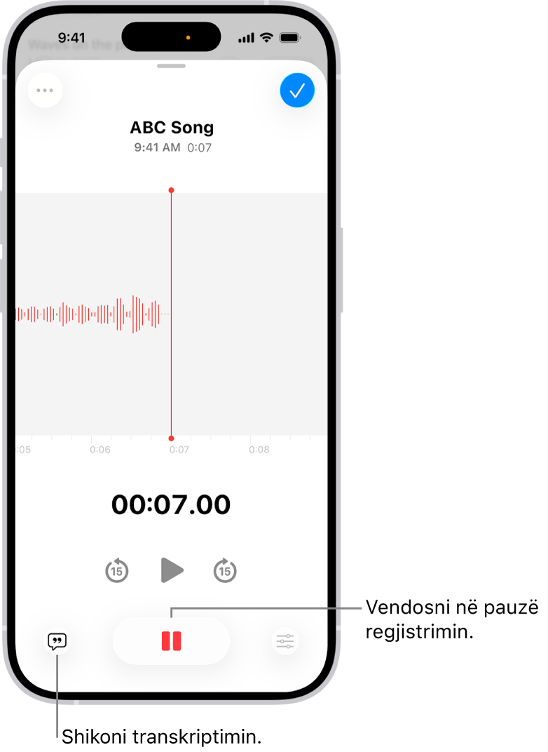 Një regjistrim i Voice Memos, që tregon një formë vale të regjistrimit që është në vazhdim, bashkë me një tregues të kohës dhe një buton për ta vendosur regjistrimin në pauzë.