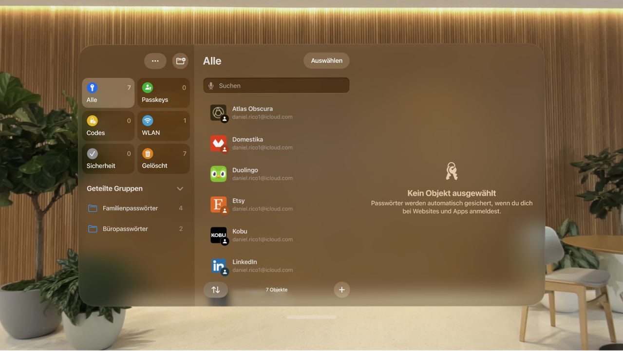 Die App „Passwörter“ auf der Apple&nbsp;Vision&nbsp;Pro. Accounts werden in alphabetischer Reihenfolge aufgeführt.